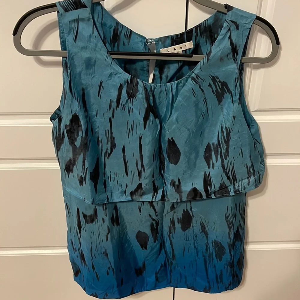 CAbi # 142 Serene blue black ombré silk tiered sleeveless blouse, size medium - Picture 1 of 7